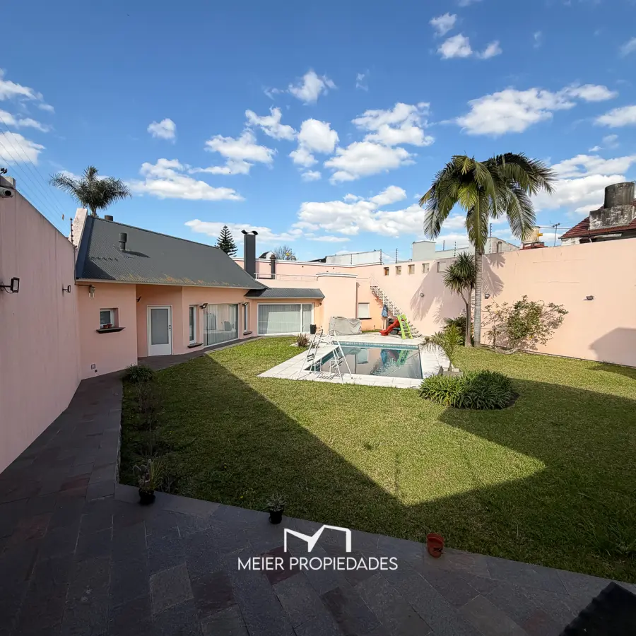 Casa de categoría de 475 m² con gran parque, pileta climatizada y quincho independiente – Ramos Mejía - Imagen 4