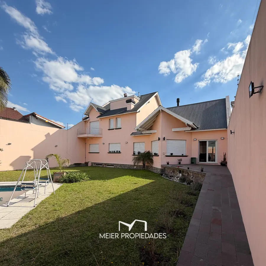 Casa de categoría de 475 m² con gran parque, pileta climatizada y quincho independiente – Ramos Mejía - Imagen 5