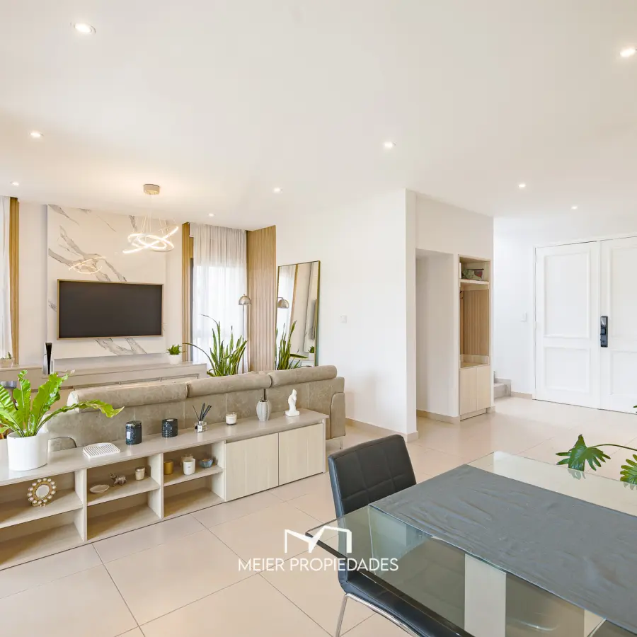 Exclusiva Residencia en Dos Plantas con Pileta y Muelle en Lagos De San Eliseo - Imagen 10